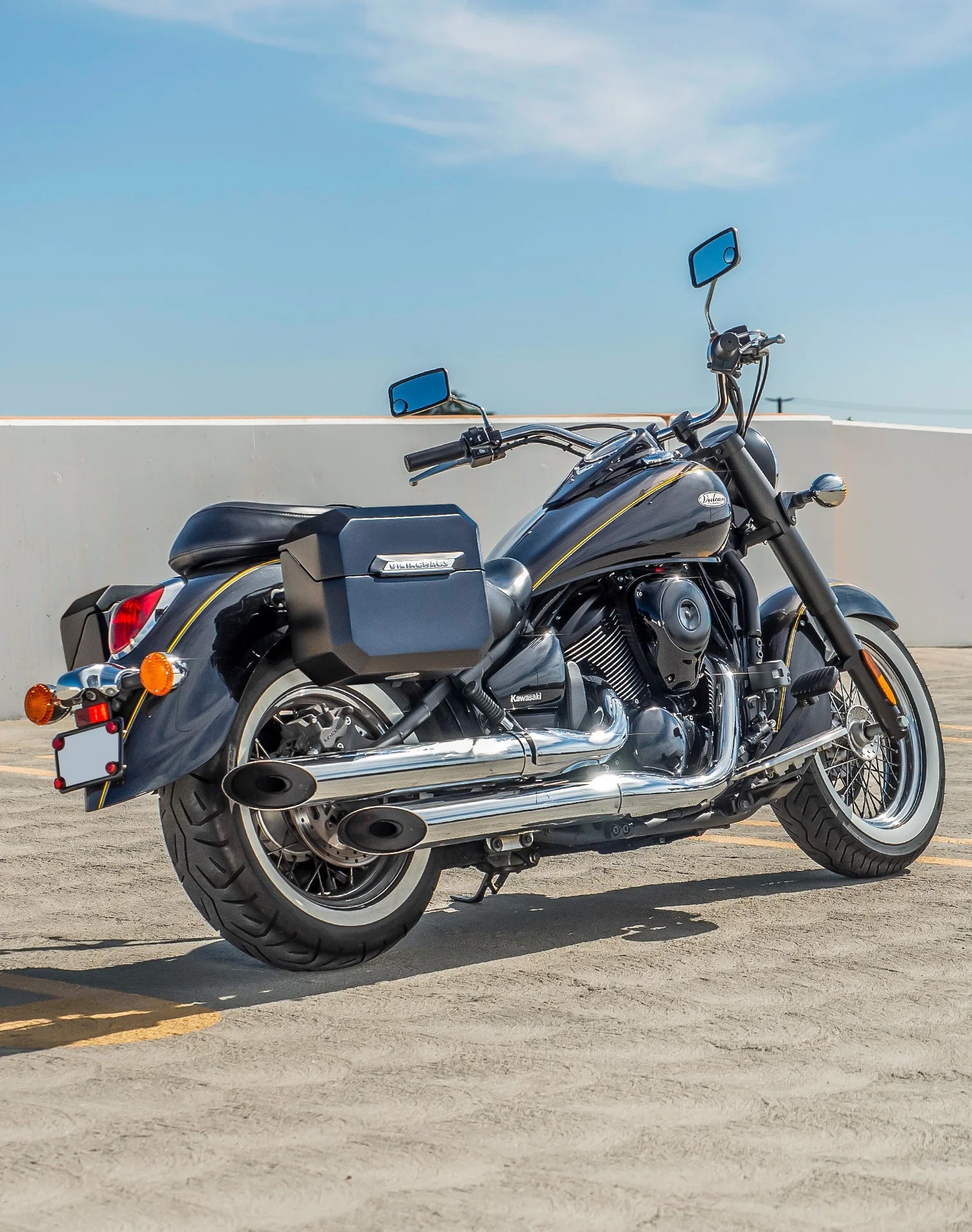 20L - Outlaw Quick-Mount Small Kawasaki Vulcan 900 Classic VN900 Matte Hard Alforjas