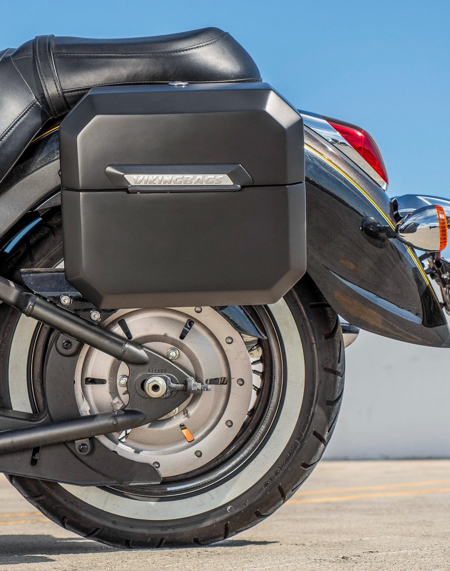 20L - Outlaw Quick-Mount Small Kawasaki Vulcan 900 Classic VN900 Matte Hard Alforjas