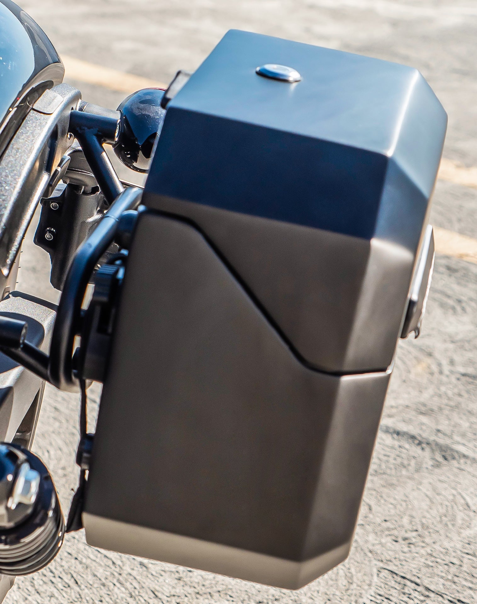 20L - Outlaw Quick-Mount Small Indian Scout Rogue Sixty Matte Hard Alforjas