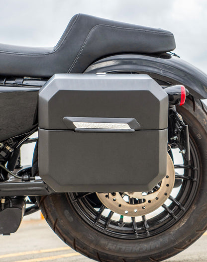 20L - Outlaw Quick-Mount Small Harley Sportster Forty Eight 48 XL1200X Matte Hard Alforjas