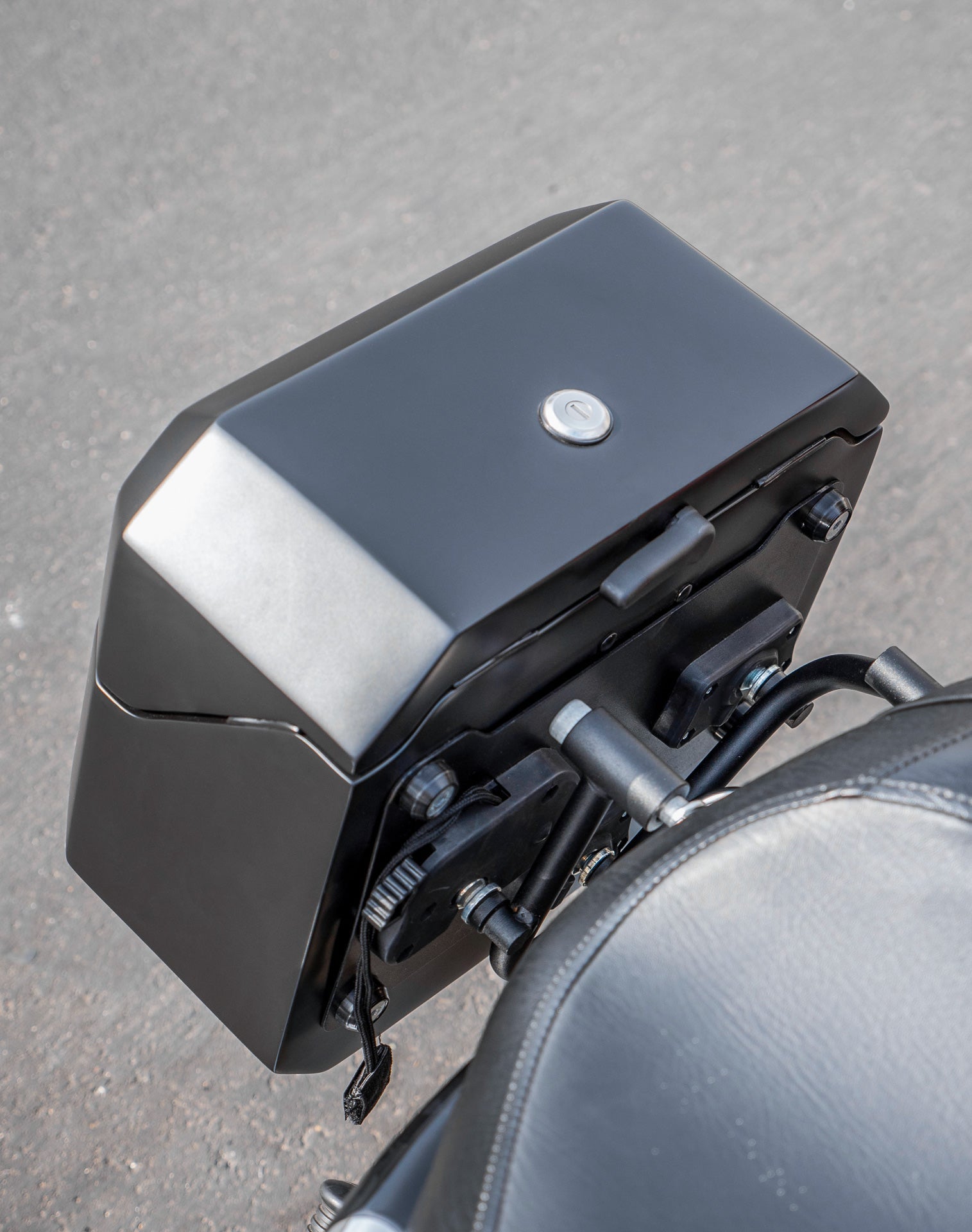 20L - Outlaw Quick-Mount Small Harley Sportster 1200 Low XL1200L Matte Hard Alforjas