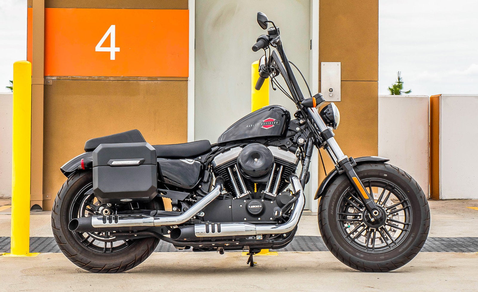 20L - Outlaw Quick-Mount Small Harley Sportster 1200 Custom XL1200C Matte Hard Alforjas