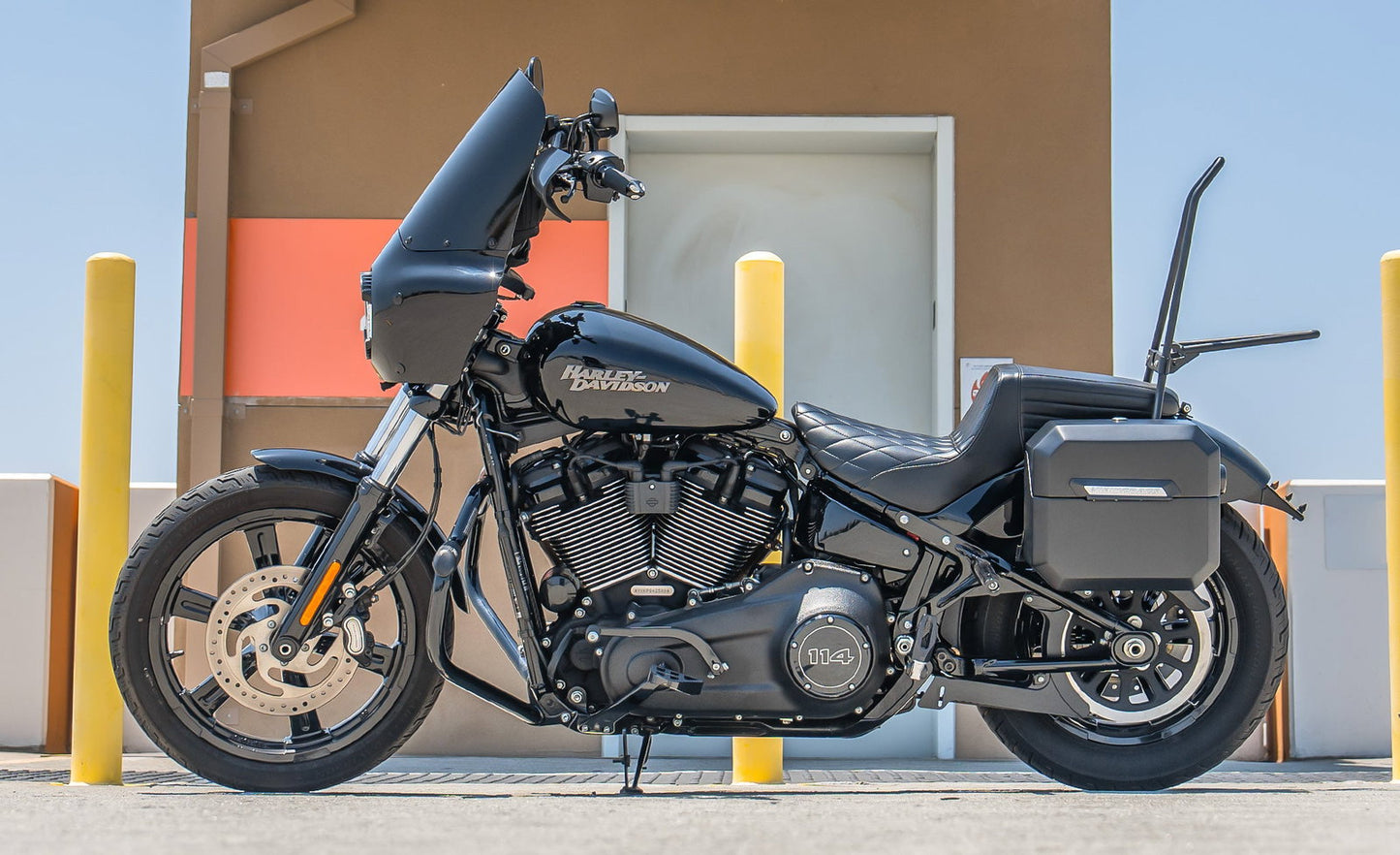 20L - Outlaw Quick-Mount Small Harley Softail Street Bob Matte Hard Alforjas