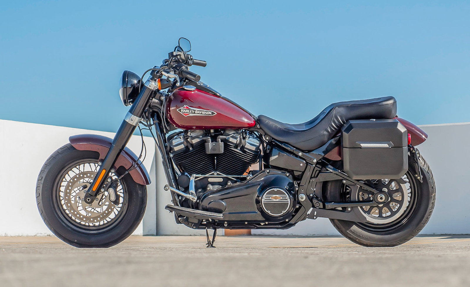 20L - Outlaw Quick-Mount Small Harley Softail Slim FLSL Matte Hard Alforjas