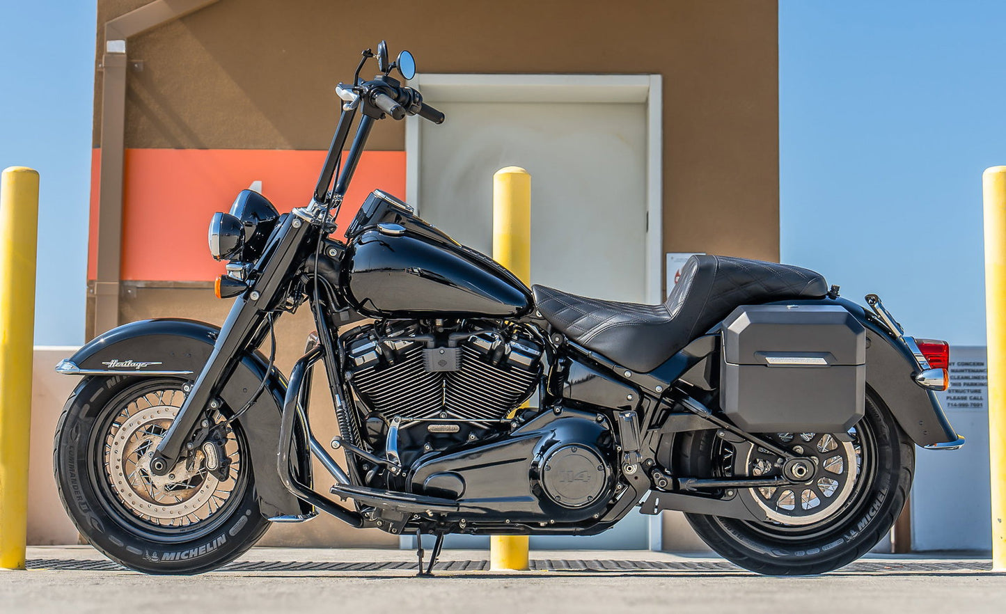 20L - Outlaw Quick-Mount Small Harley Softail Heritage FLHC/S Matte Hard Alforjas
