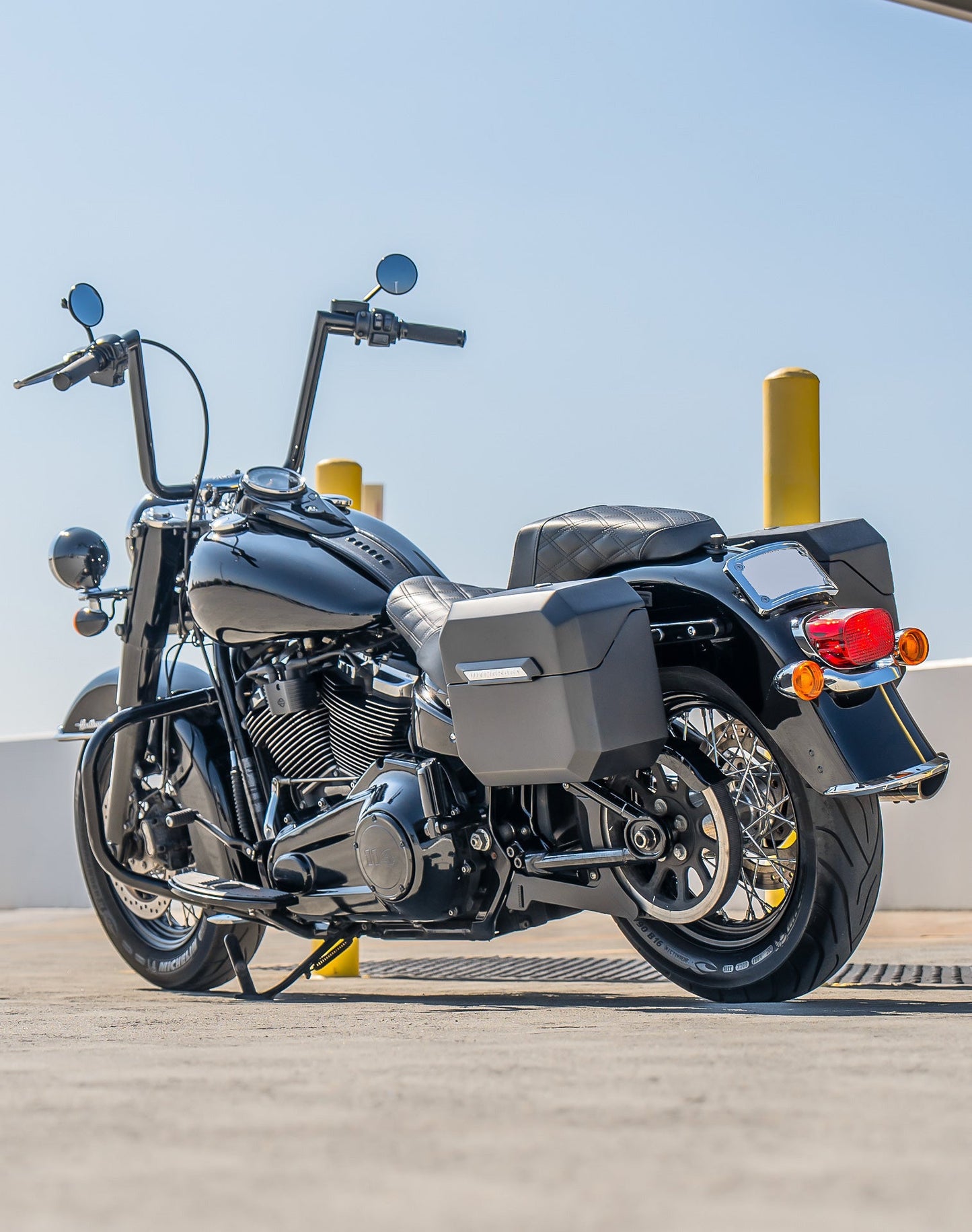 20L - Outlaw Quick-Mount Small Harley Softail Heritage FLHC/S Matte Hard Alforjas