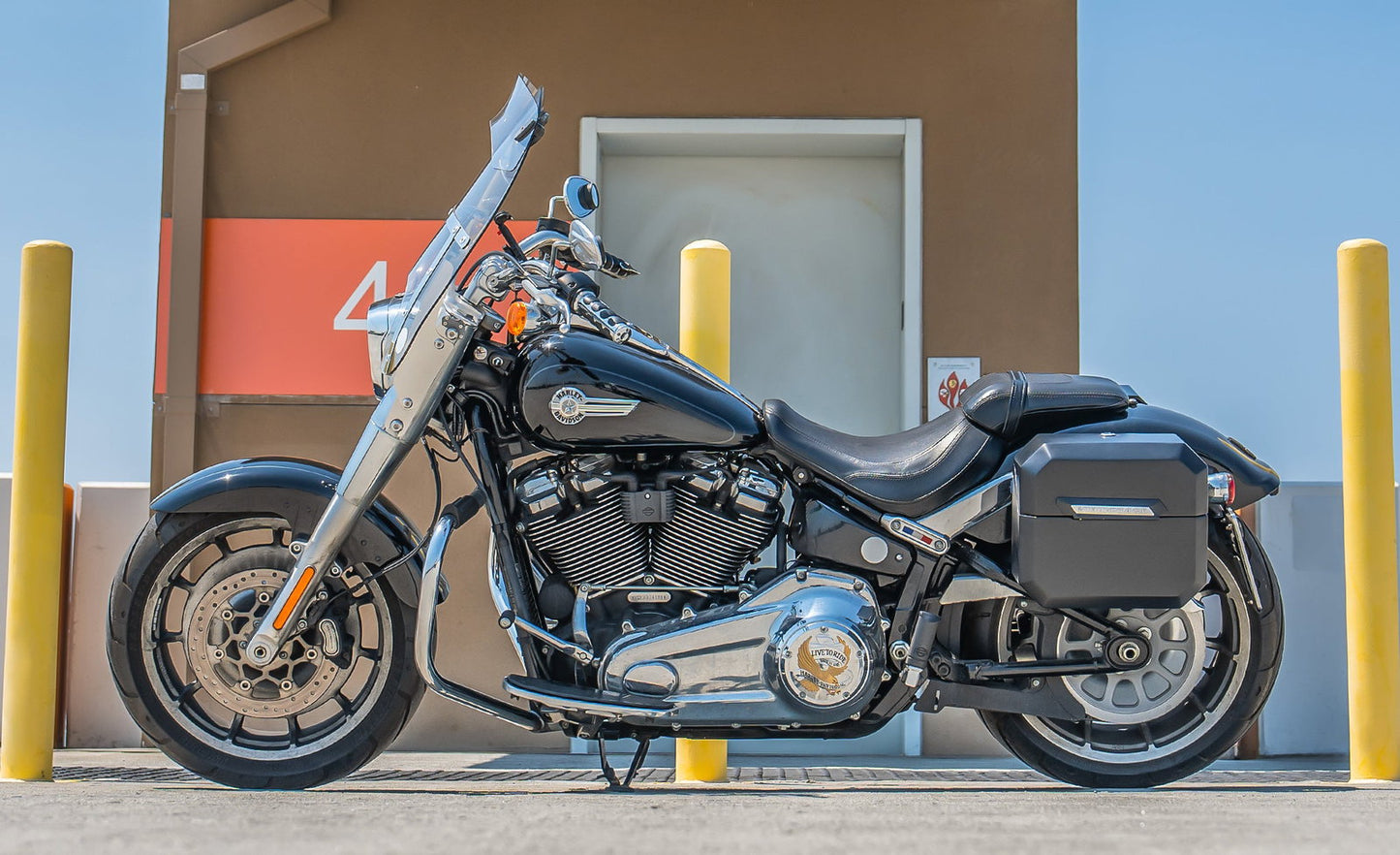 20L - Outlaw Quick-Mount Small Harley Softail Fat Boy FLFB/S Matte Hard Alforjas