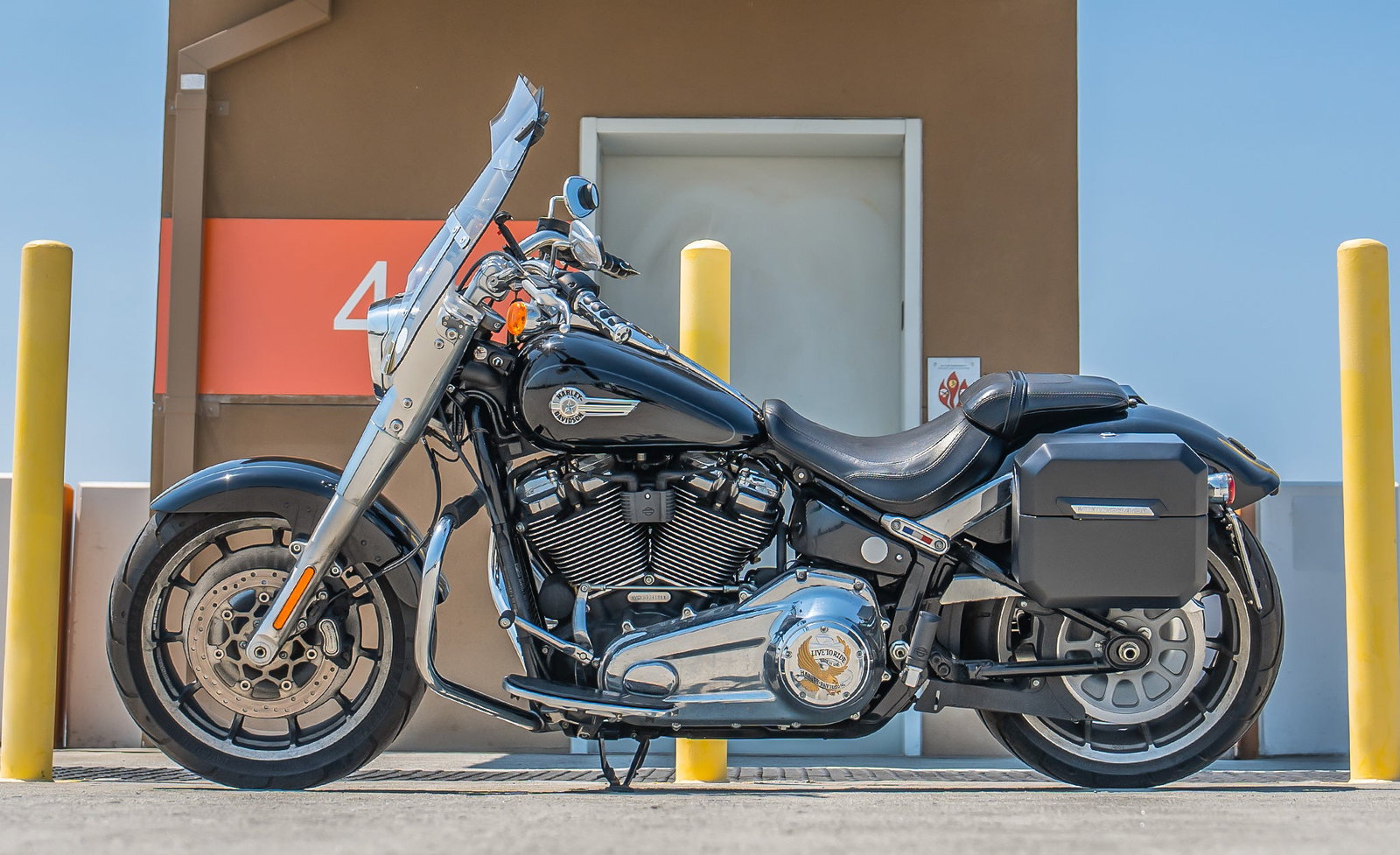 20L - Outlaw Quick-Mount Small Harley Softail Fat Boy FLFB/S Matte Hard Alforjas