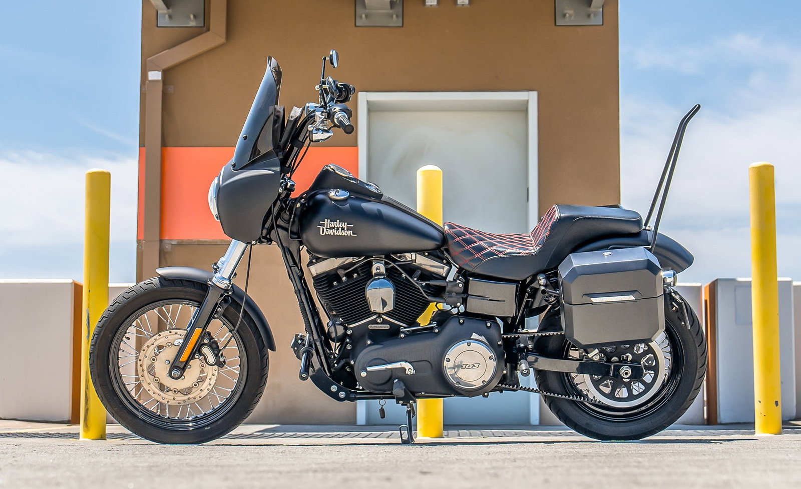 20L - Outlaw Quick-Mount Small Harley Dyna Street Bob FXDB Matte Hard Alforjas