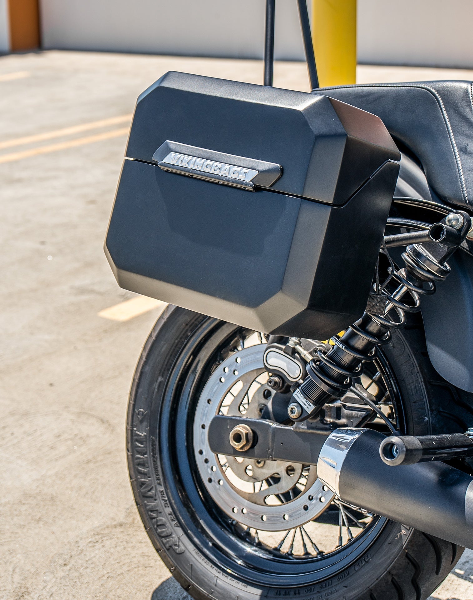 20L - Outlaw Quick-Mount Small Harley Dyna Street Bob FXDB Matte Hard Alforjas