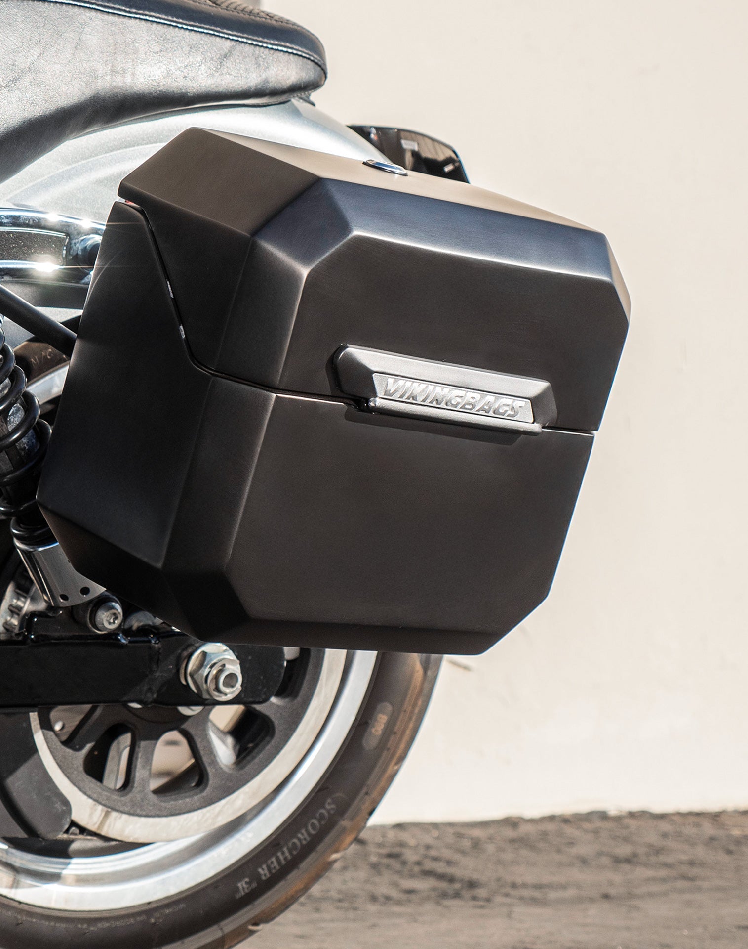 20L - Outlaw Quick-Mount Small Harley Dyna Low Rider FXDL Matte Hard Alforjas