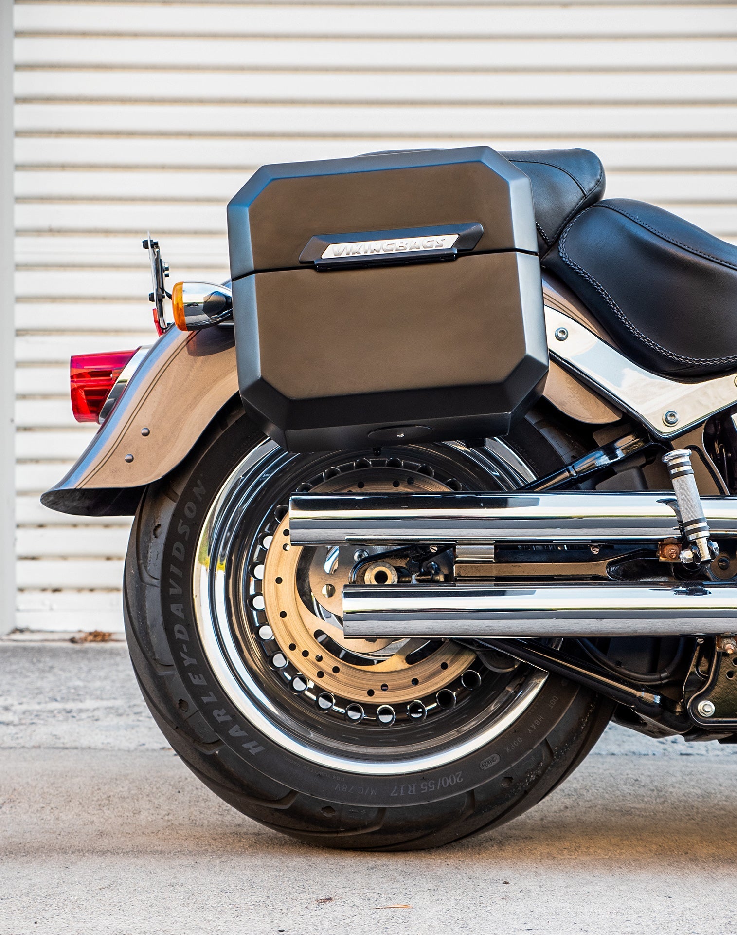 20L - Outlaw Quick-Mount Small Harley Softail Heritage Classic FLSTC/I Matte Hard Alforjas
