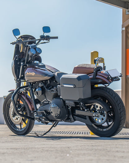 20L - Outlaw Quick-Mount Small Harley Dyna Super Glide Custom FXDC/I Matte Hard Alforjas