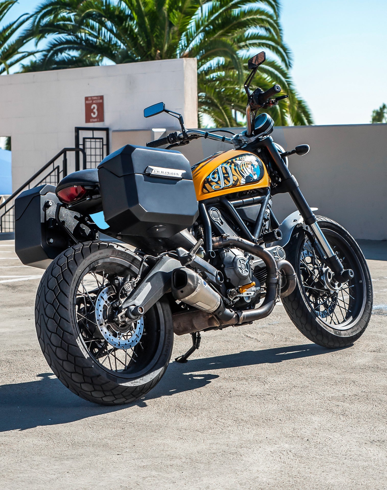 20L - Outlaw Quick-Mount Small Ducati Scrambler (2014-17) Matte Hard Alforjas