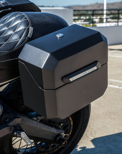 20L - Outlaw Quick-Mount Small Ducati Scrambler (2014-17) Matte Hard Alforjas