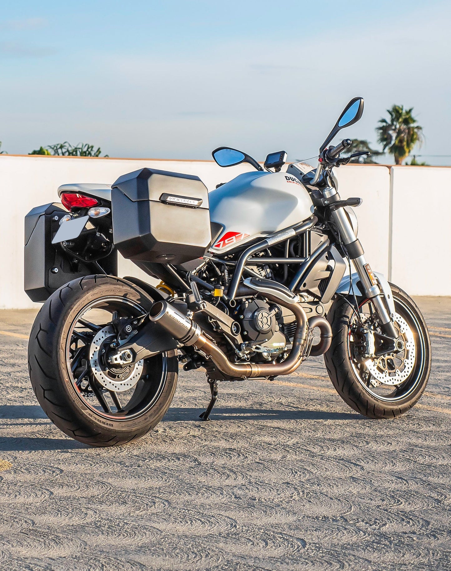 20L - Outlaw Quick-Mount Small Ducati Monster 797 Matte Hard Alforjas