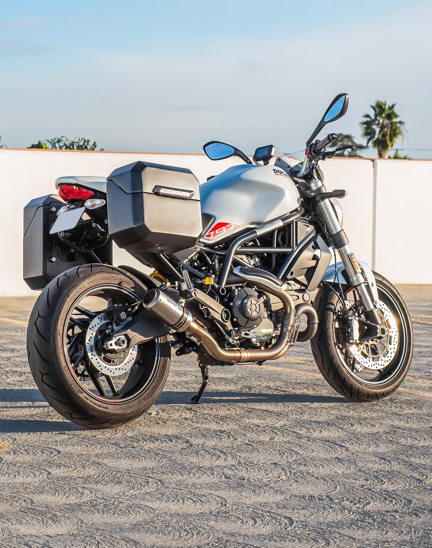 20L - Outlaw Quick-Mount Small Ducati Monster 797 Matte Hard Alforjas