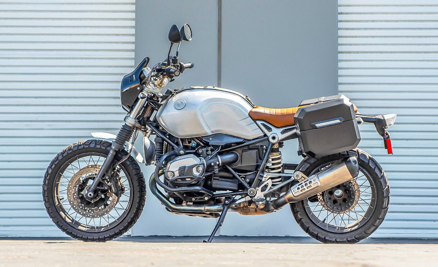 20L - Outlaw Quick-Mount Small BMW R nineT Pure/Racer/GS Matte Hard Alforjas