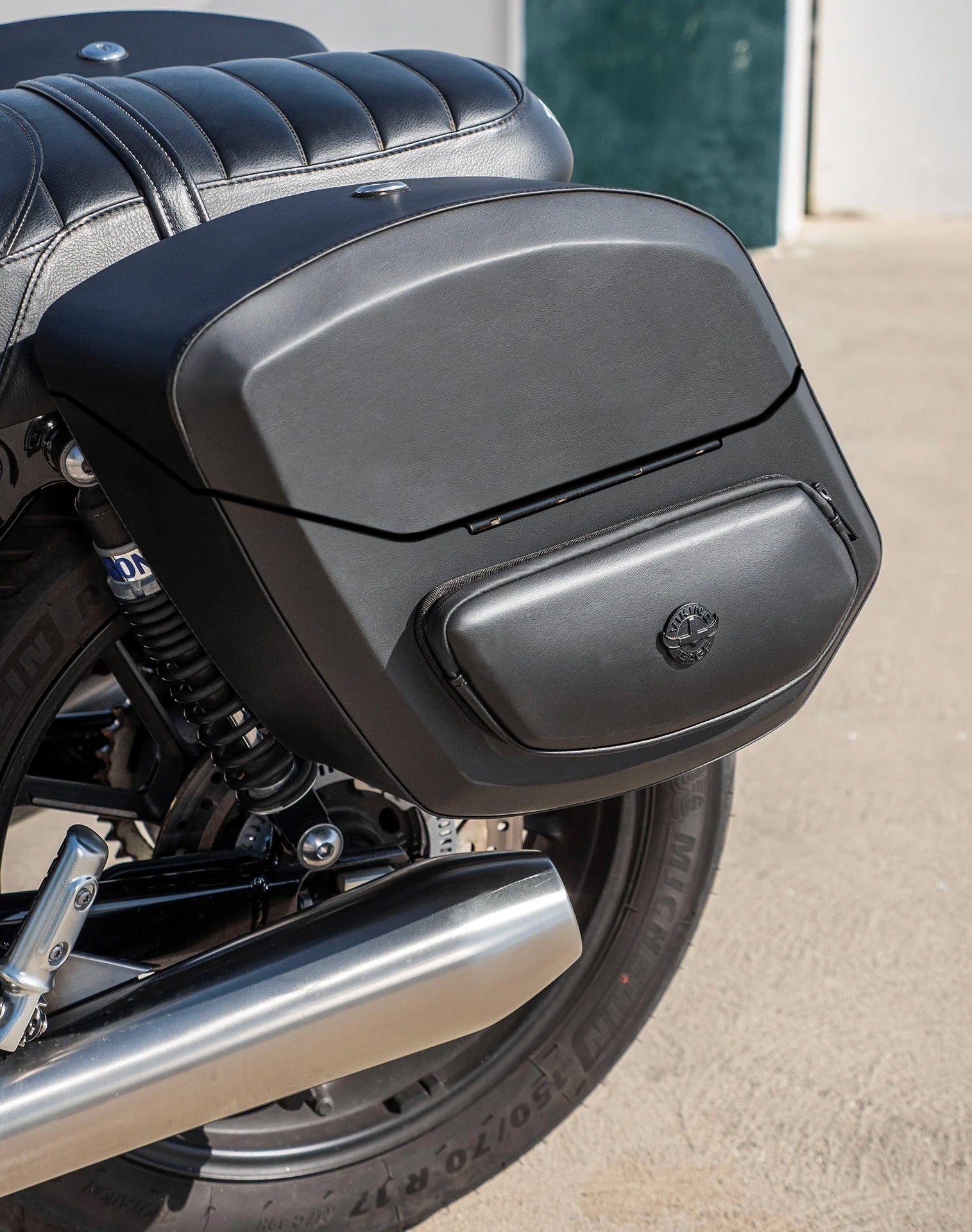24L - Ironclad Quick-Mount Medium Triumph Speed Twin 900 Leather Wrapped Hard Alforjas