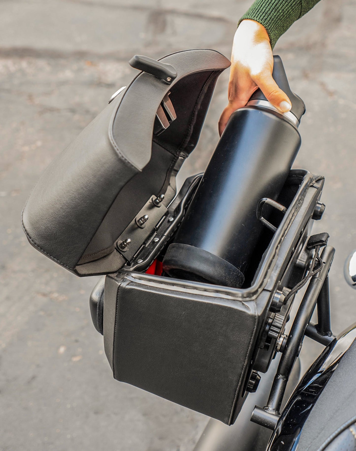 24L - Ironclad Quick-Mount Medium Suzuki Boulevard M109 VZR1800 Leather Wrapped Hard Alforjas