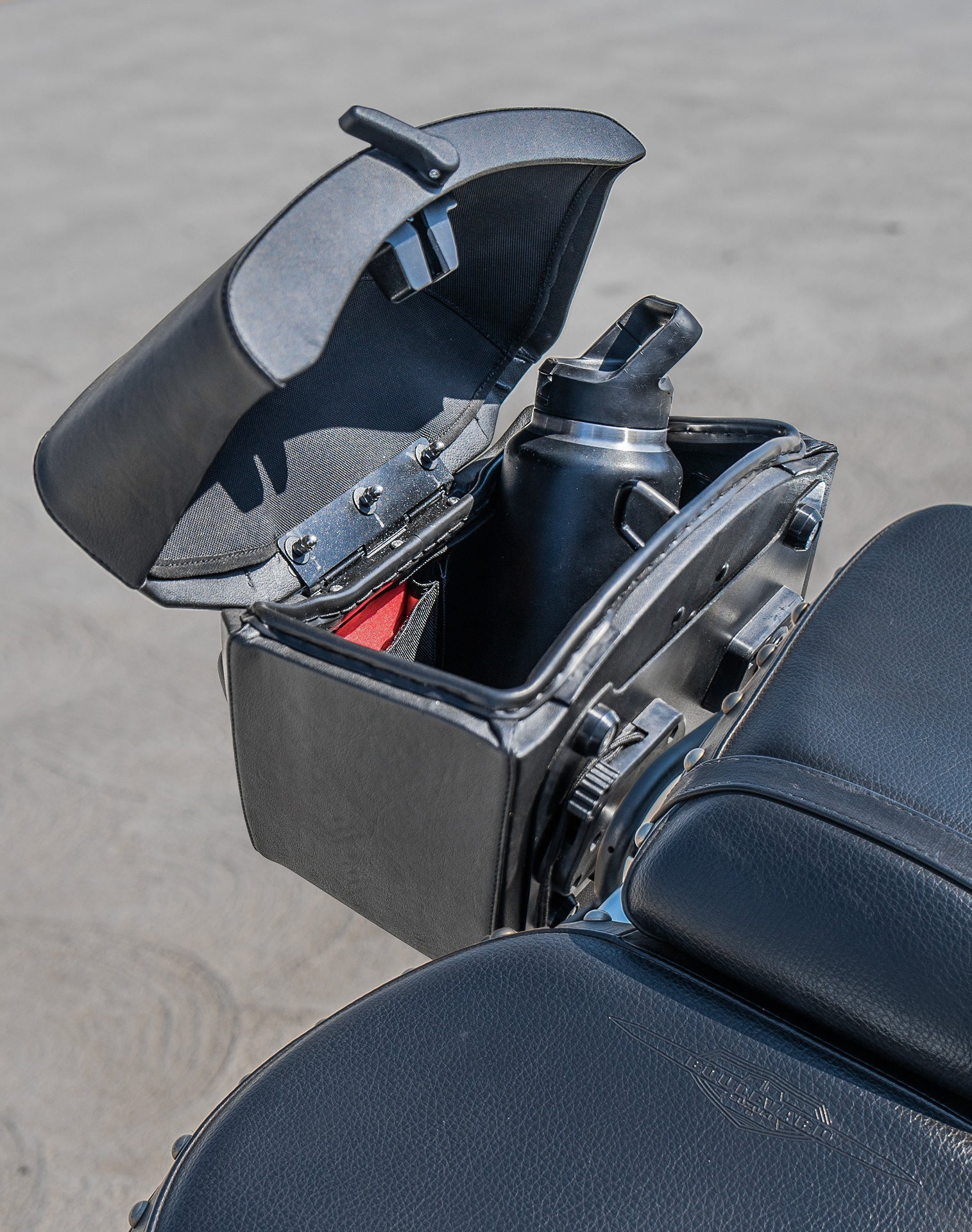 24L - Ironclad Quick-Mount Medium Suzuki Boulevard C50 VL800 Leather Wrapped Hard Alforjas