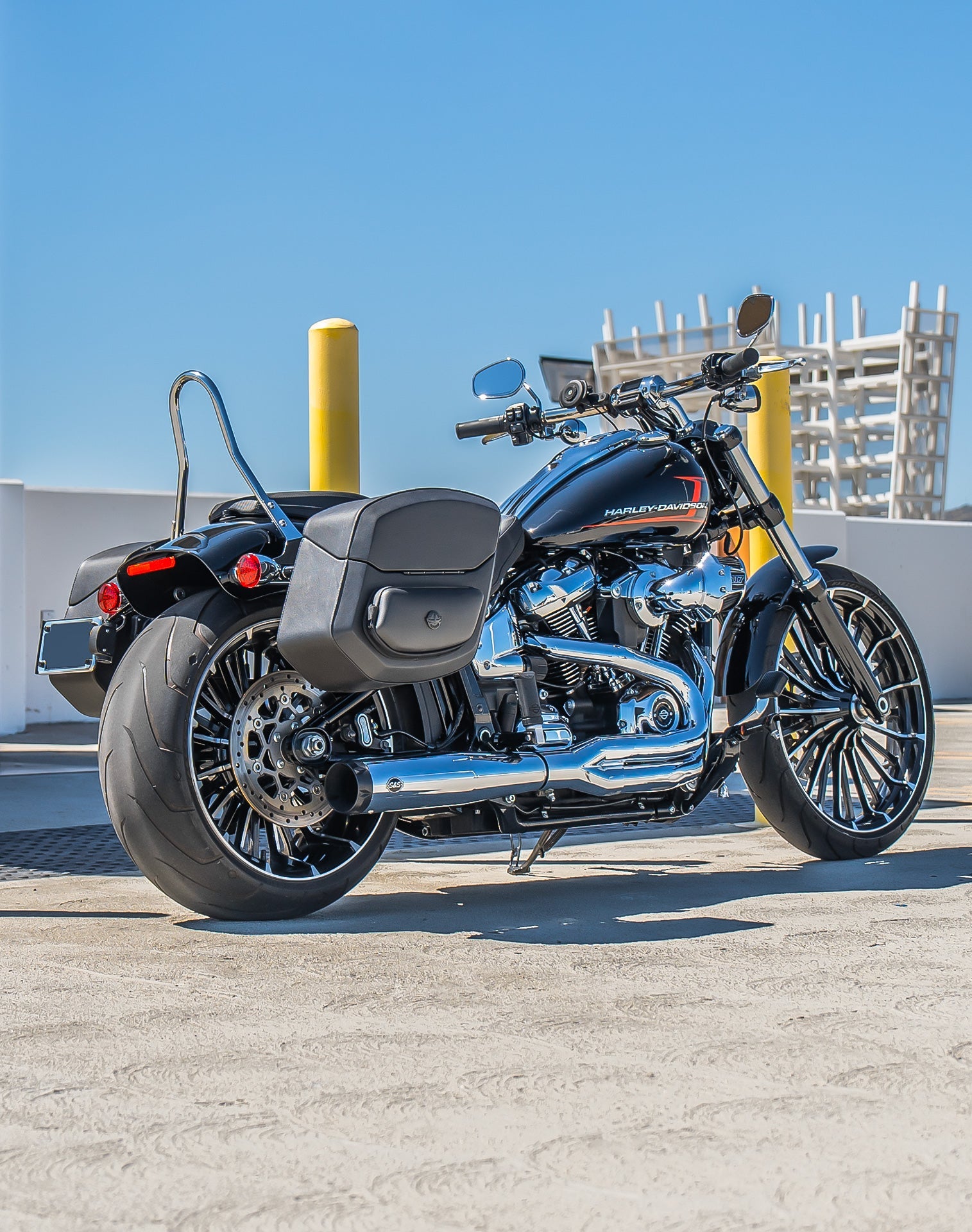 24L - Ironclad Quick-Mount Medium Harley Softail Breakout FXBR/S Leather Wrapped Hard Alforjas