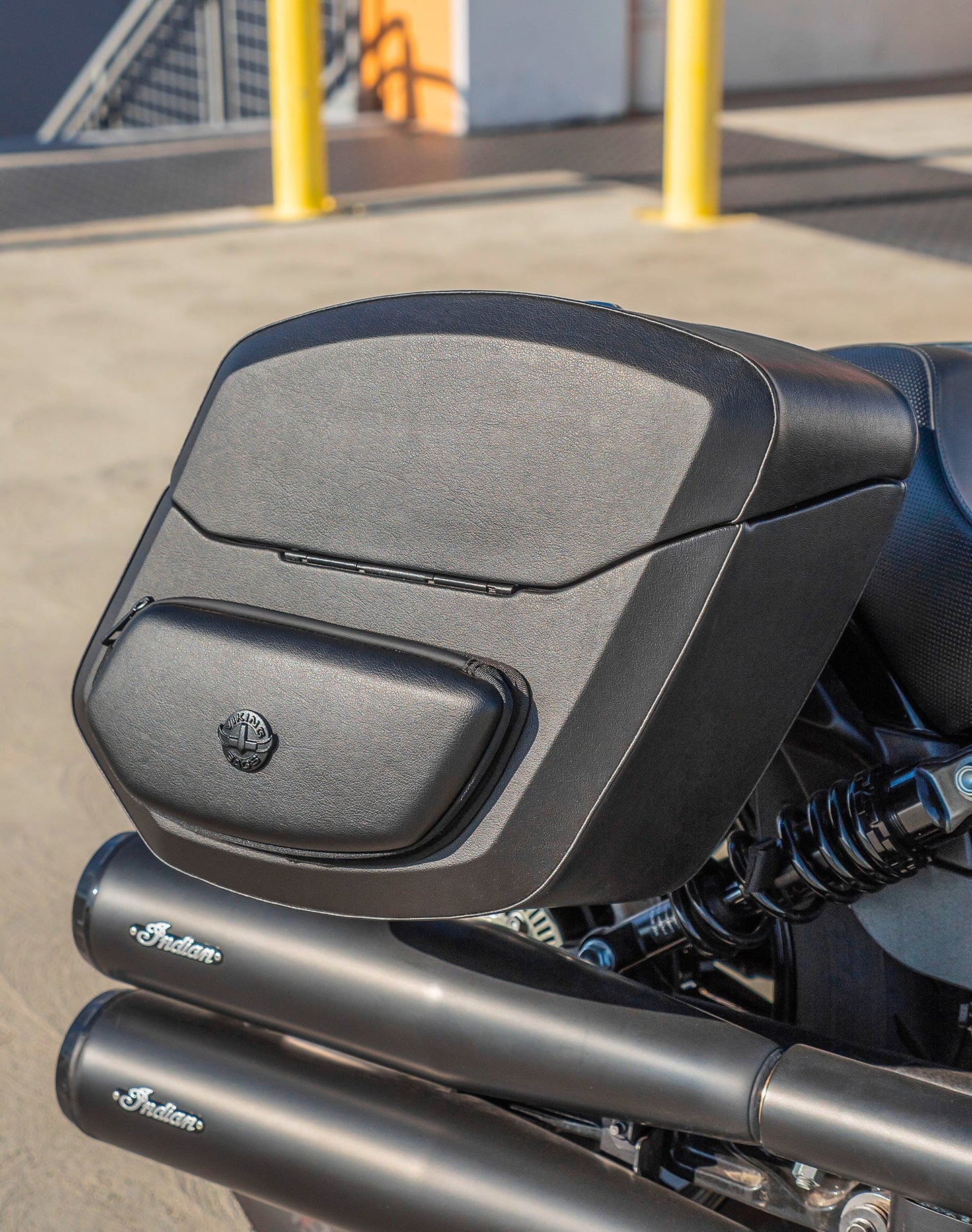 24L - Ironclad Quick-Mount Medium Indian Scout Bobber Leather Wrapped Hard Alforjas