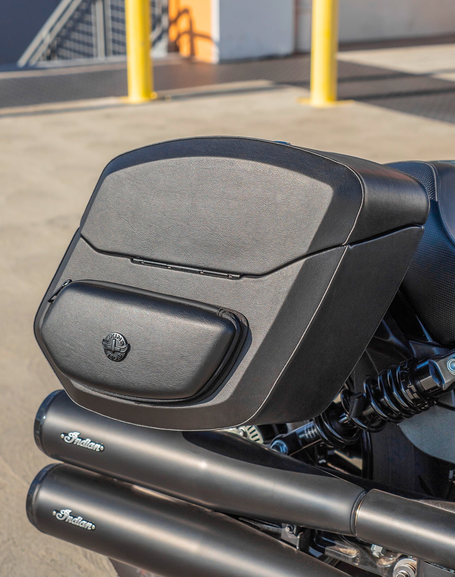 24L - Ironclad Quick-Mount Medium Indian Scout Bobber Leather Wrapped Hard Alforjas
