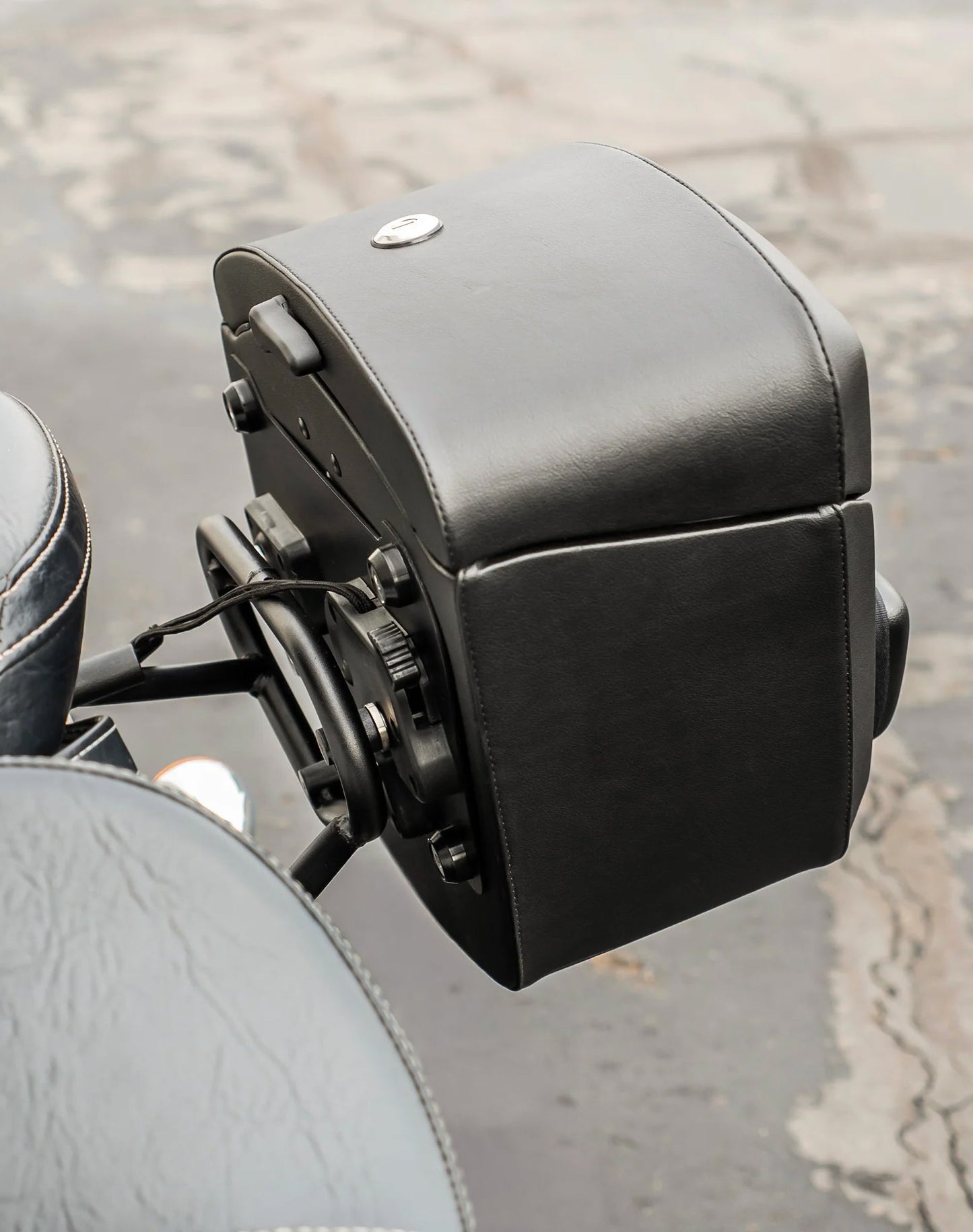 24L - Ironclad Quick-Mount Medium Indian Scout Leather Wrapped Hard Alforjas