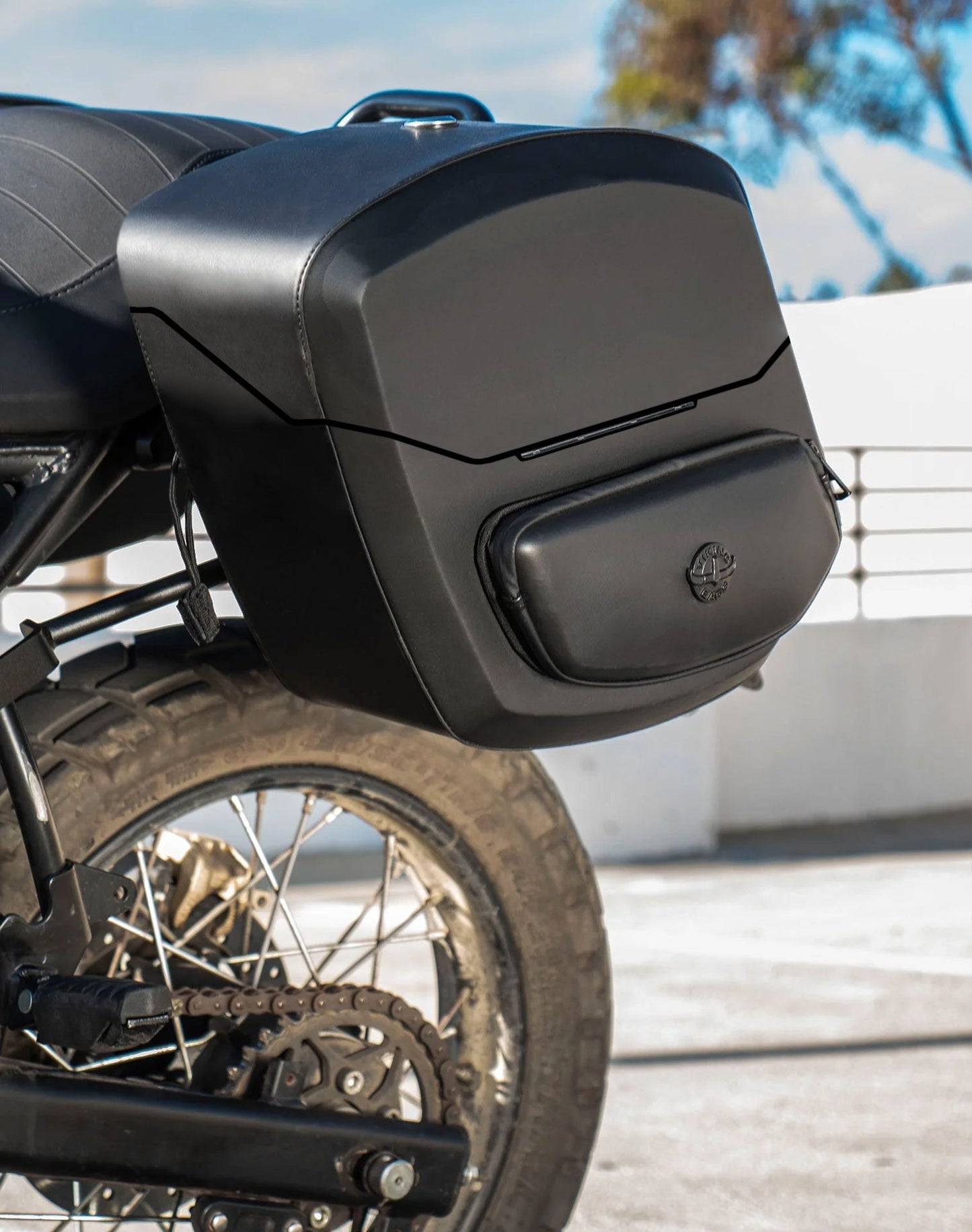 24L - Ironclad Quick-Mount Medium Royal Enfield Scram 411 Leather Wrapped Hard Alforjas