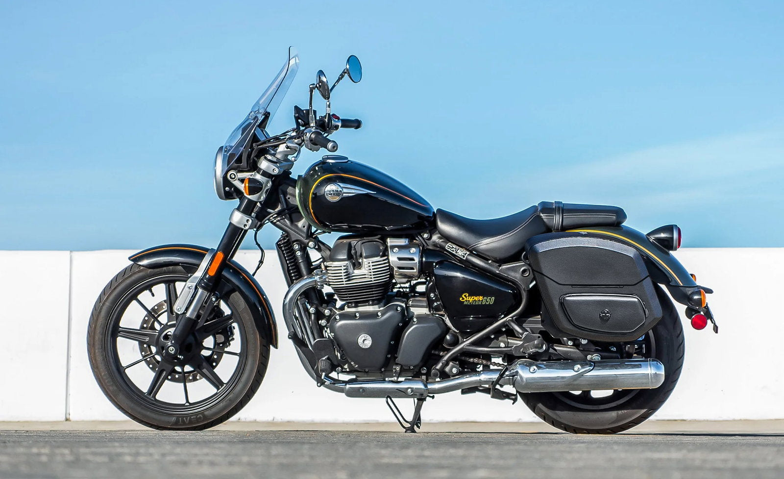 24L - Ironclad Quick-Mount Medium Royal Enfield Super Meteor 650 Leather Wrapped Hard Alforjas