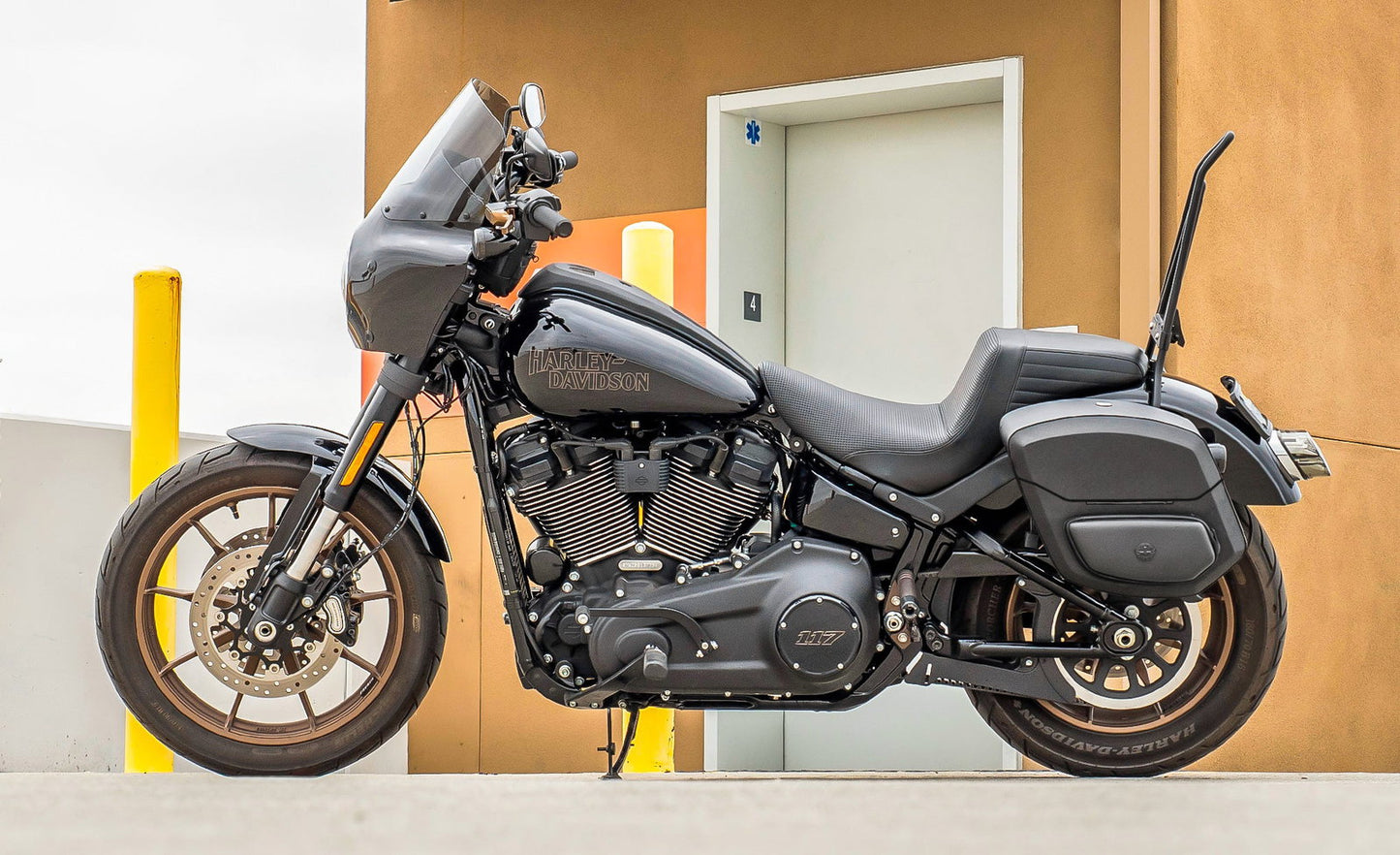 24L - Ironclad Quick-Mount Medium Harley Softail Low Rider S FXLRS Leather Wrapped Hard Alforjas
