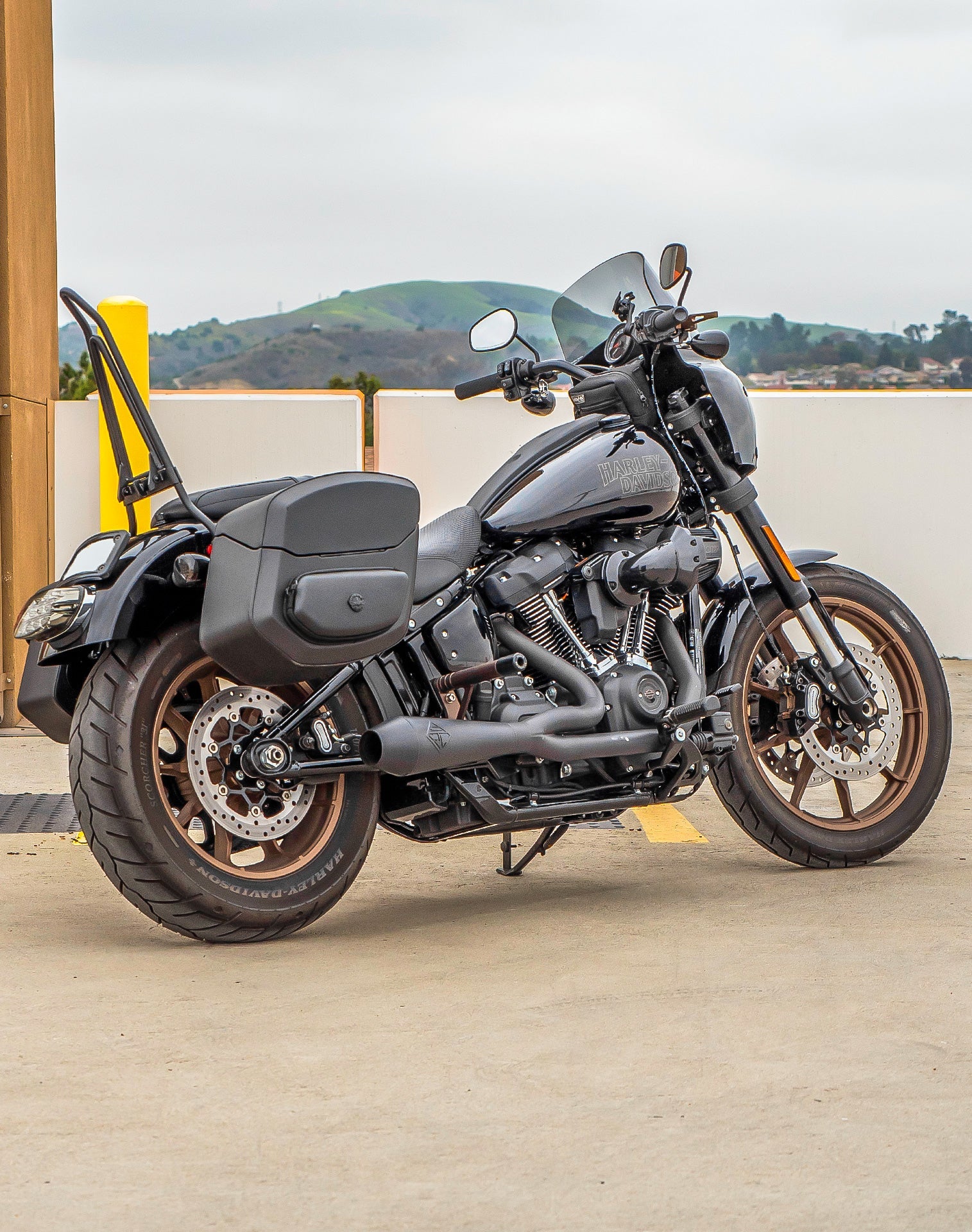 24L - Ironclad Quick-Mount Medium Harley Softail Low Rider S FXLRS Leather Wrapped Hard Alforjas