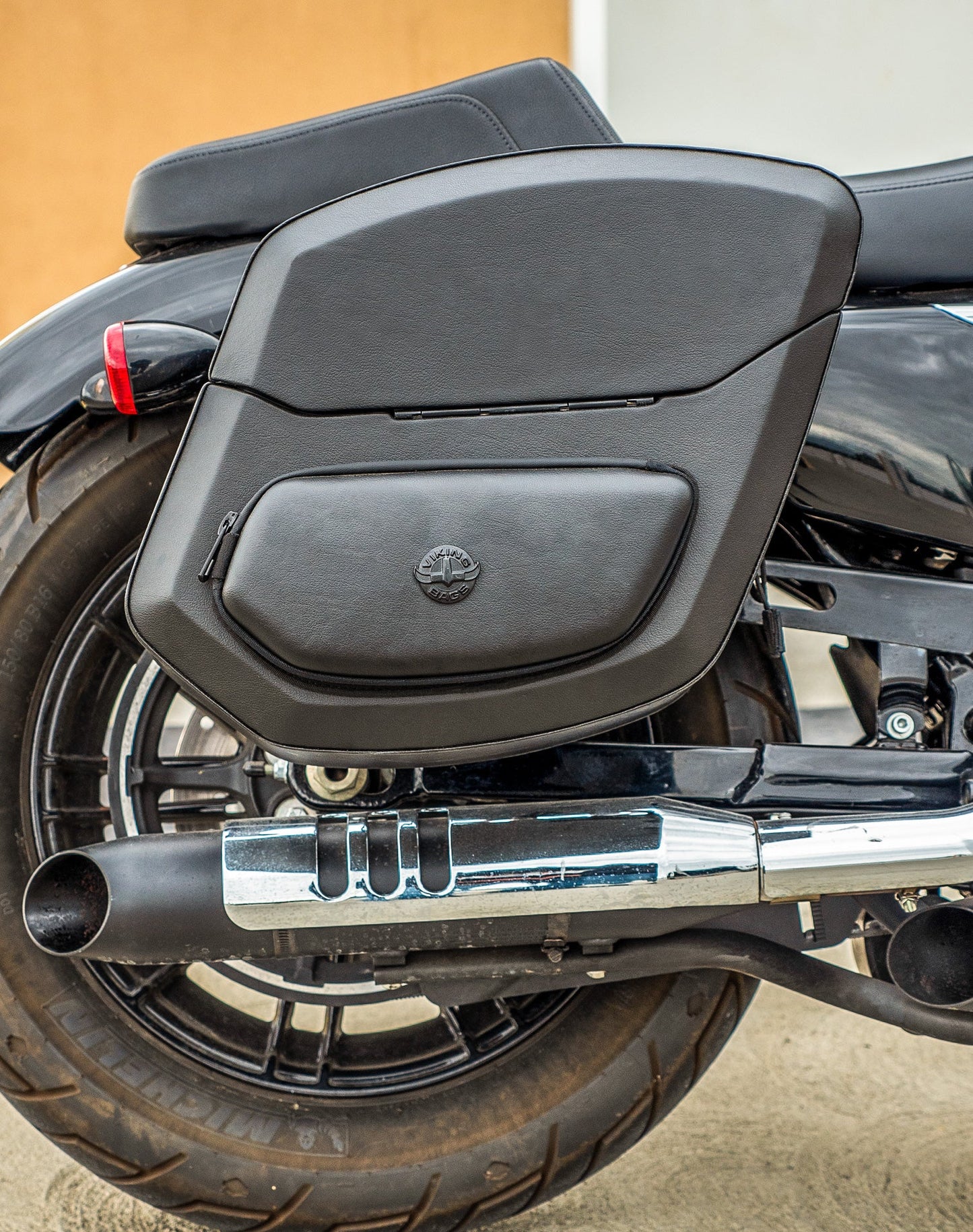 24L - Ironclad Quick-Mount Medium Harley Sportster Forty Eight XL1200X Leather Wrapped Hard Alforjas