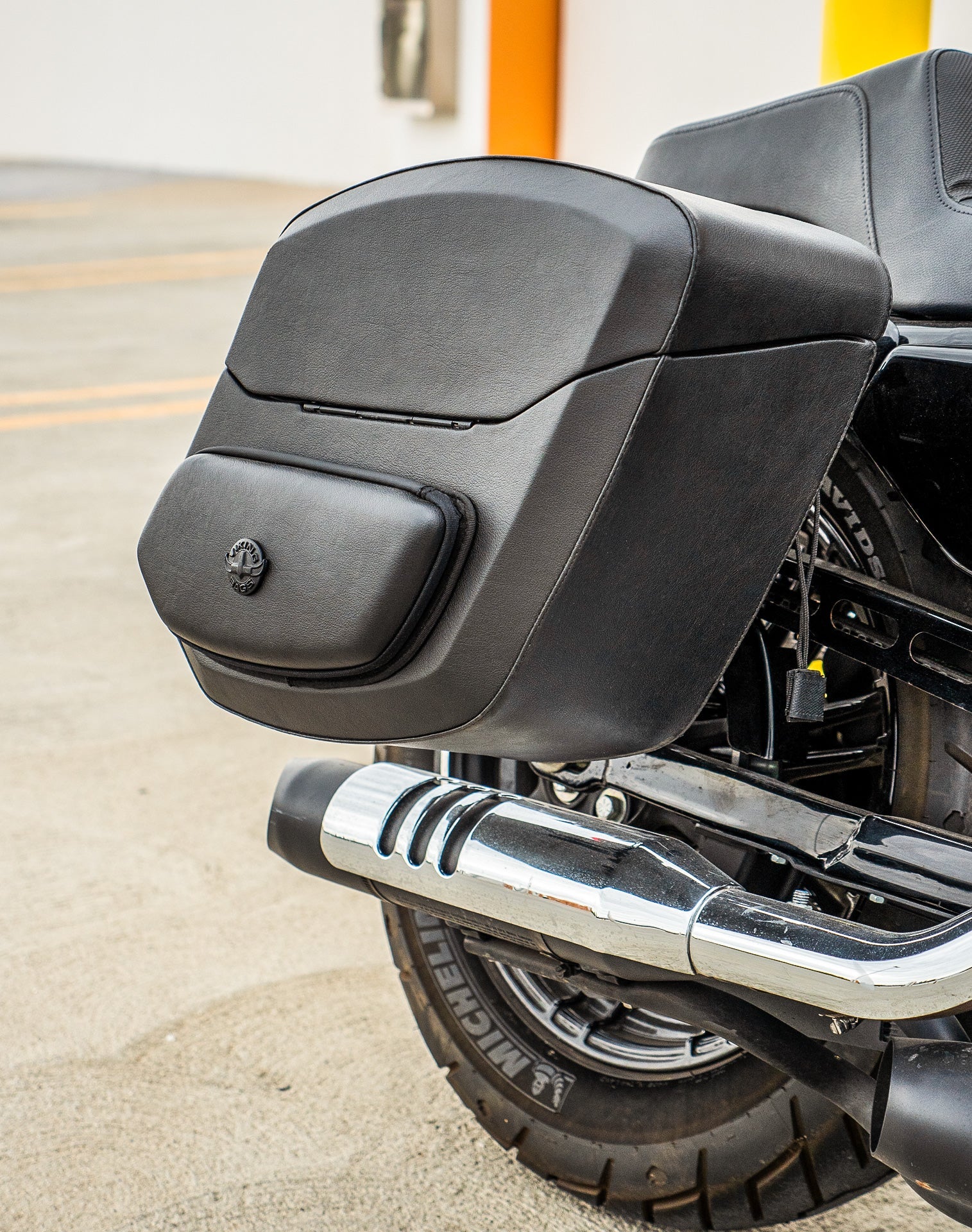 24L - Ironclad Quick-Mount Medium Harley Sportster Forty Eight XL1200X Leather Wrapped Hard Alforjas