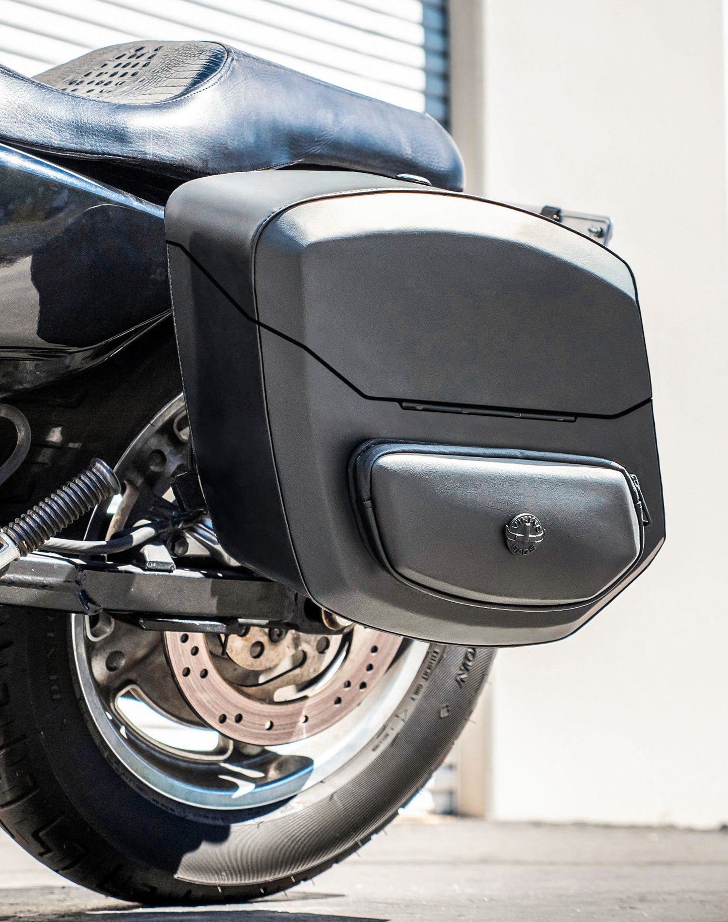 24L - Ironclad Quick-Mount Medium Harley Sportster 1200 Custom XL1200C Leather Wrapped Hard Alforjas