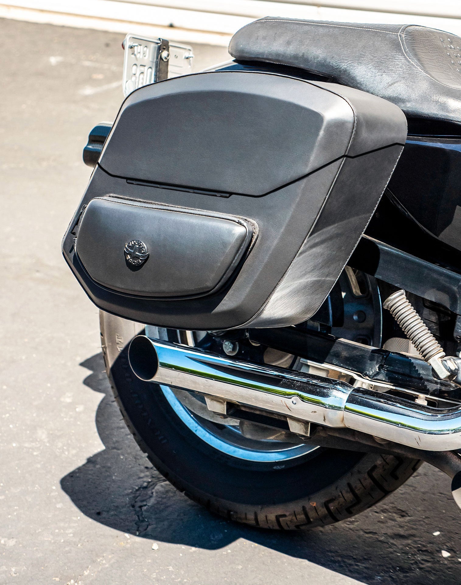24L - Ironclad Quick-Mount Medium Harley Sportster 1200 Custom XL1200C Leather Wrapped Hard Alforjas