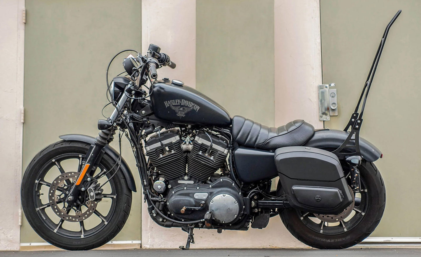 24L - Ironclad Quick-Mount Medium Harley Sportster 883 Iron XL883N Leather Wrapped Hard Alforjas