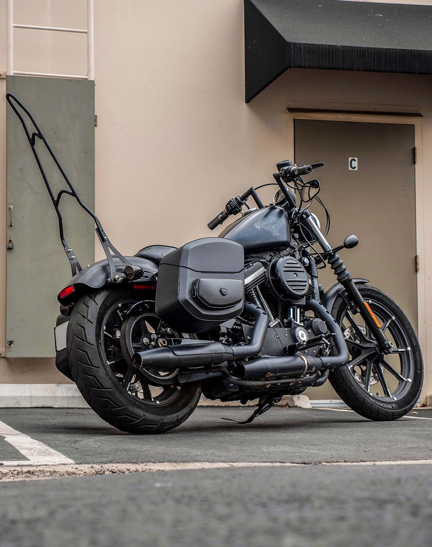 24L - Ironclad Quick-Mount Medium Harley Sportster 883 Iron XL883N Leather Wrapped Hard Alforjas