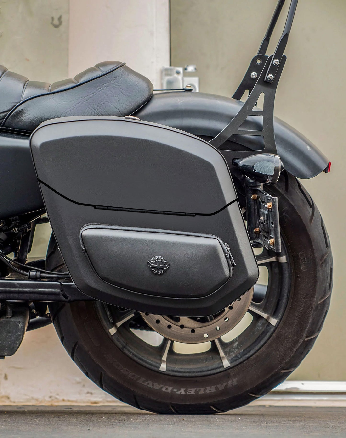24L - Ironclad Quick-Mount Medium Harley Sportster 883 Iron XL883N Leather Wrapped Hard Alforjas