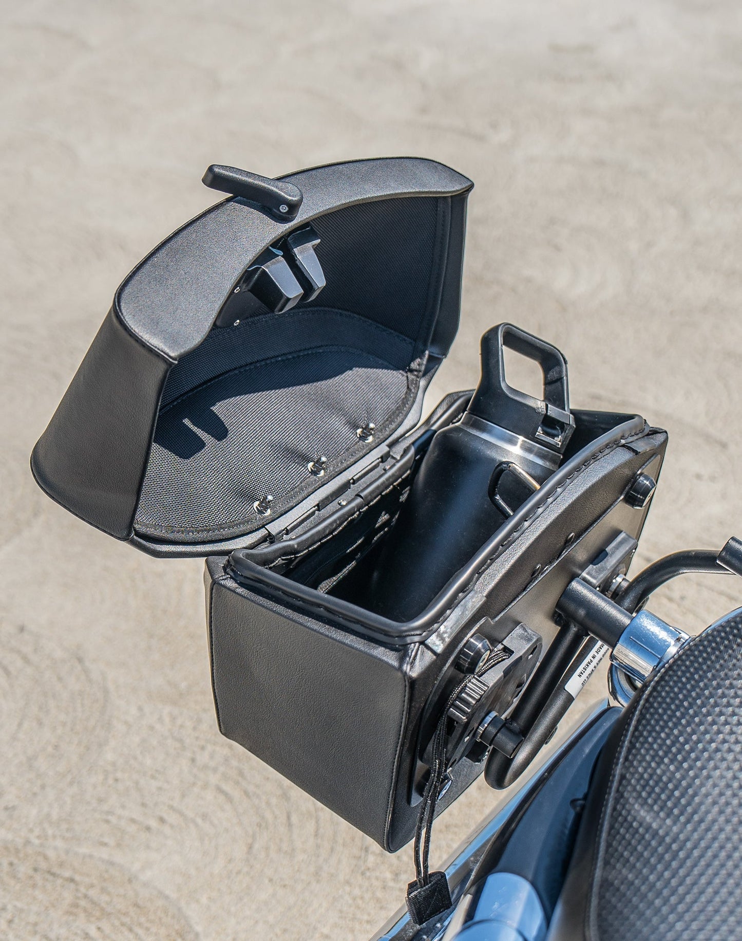 24L - Ironclad Quick-Mount Medium Harley Sportster Seventy Two XL1200V Leather Wrapped Hard Alforjas