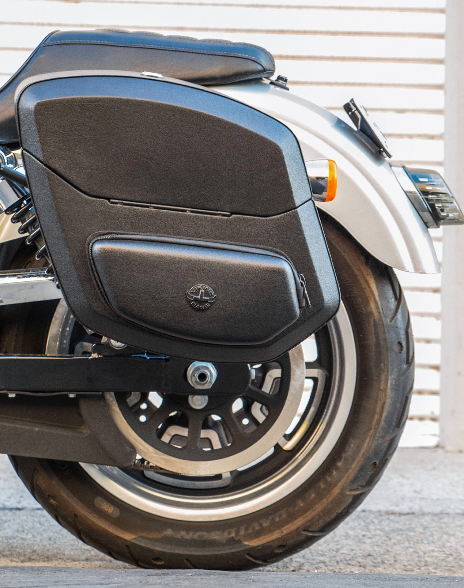 24L - Ironclad Quick-Mount Medium Harley Dyna Low Rider FXDL Leather Wrapped Hard Alforjas