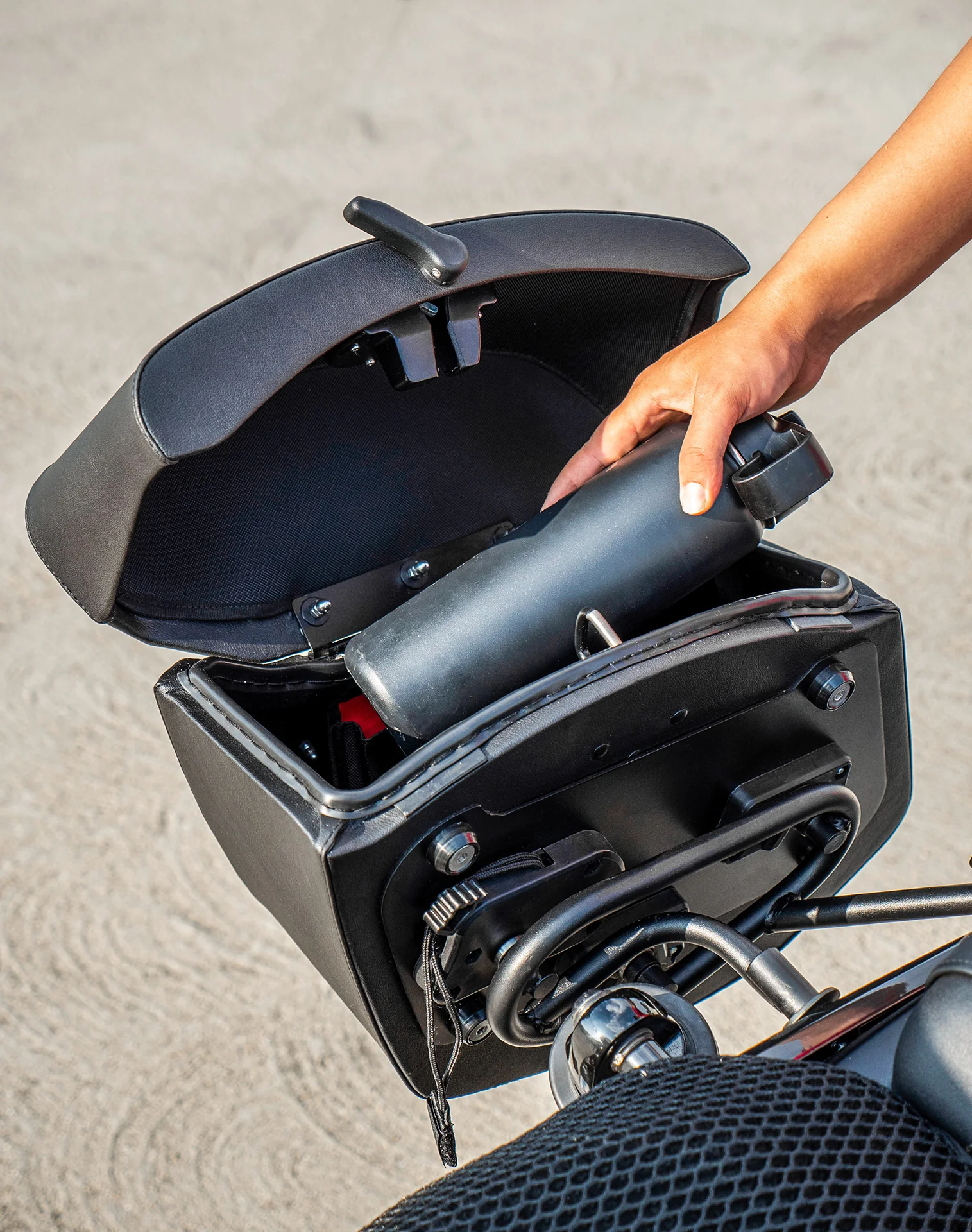 24L - Ironclad Quick-Mount Medium Harley Dyna Wide Glide FXDWG Leather Wrapped Hard Alforjas