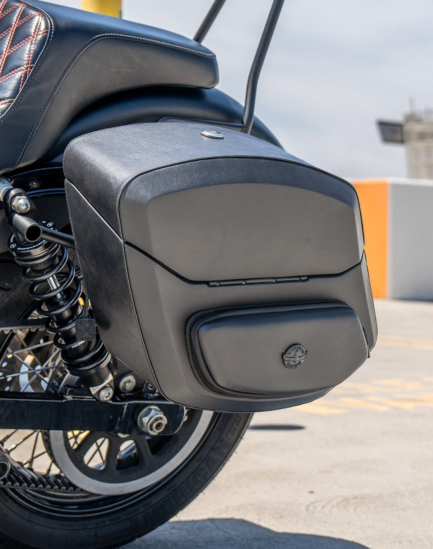 24L - Ironclad Quick-Mount Medium Harley Dyna Street Bob FXDB Leather Wrapped Hard Alforjas