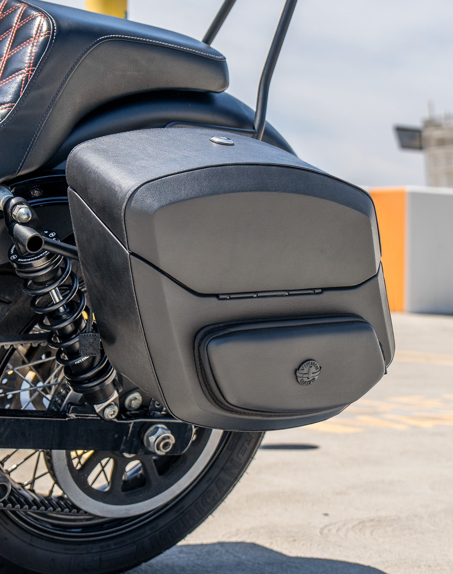 24L - Ironclad Quick-Mount Medium Harley Dyna Street Bob FXDB Leather Wrapped Hard Alforjas