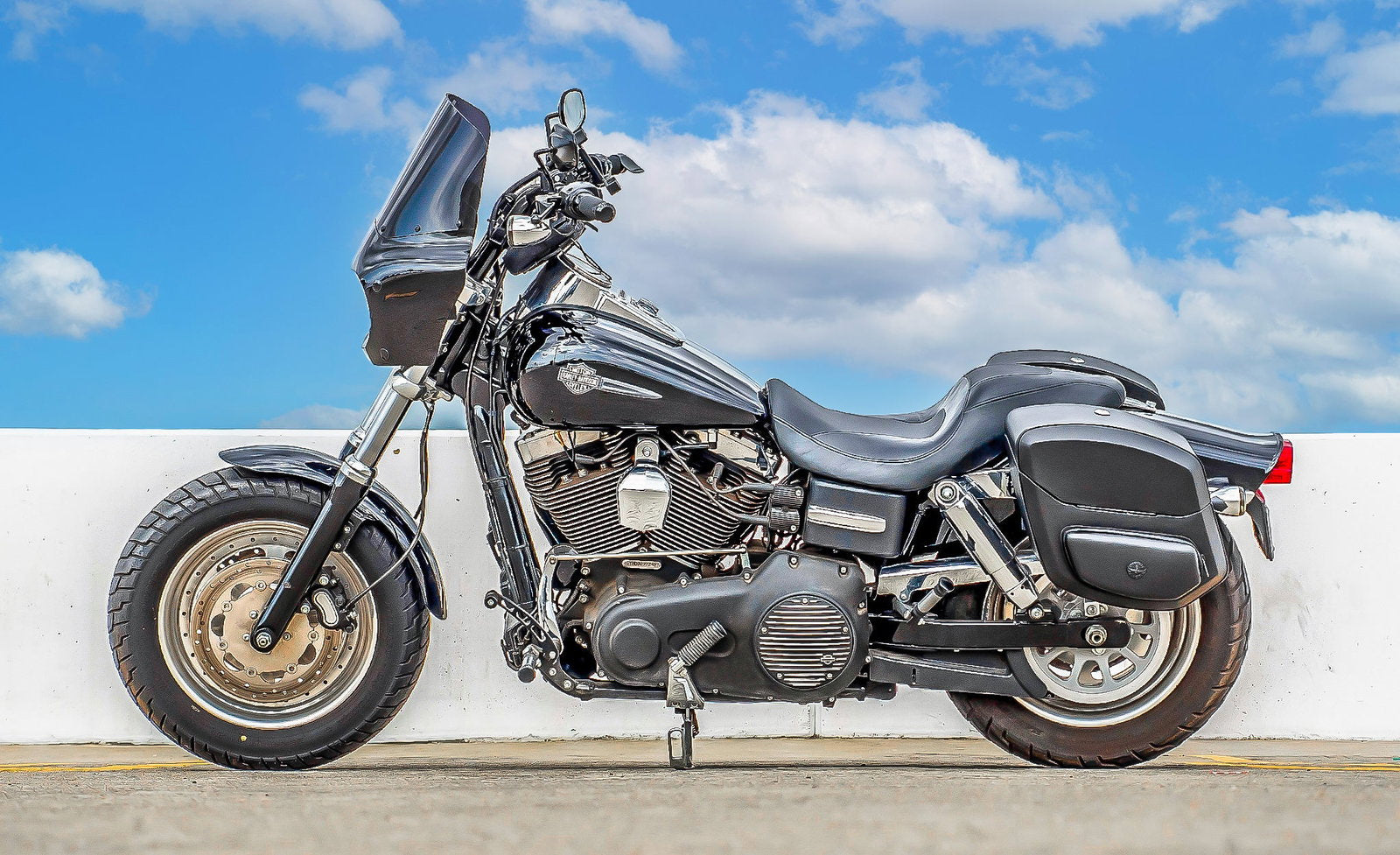 24L - Ironclad Quick-Mount Medium Harley Dyna Fat Bob FXDF Leather Wrapped Hard Alforjas