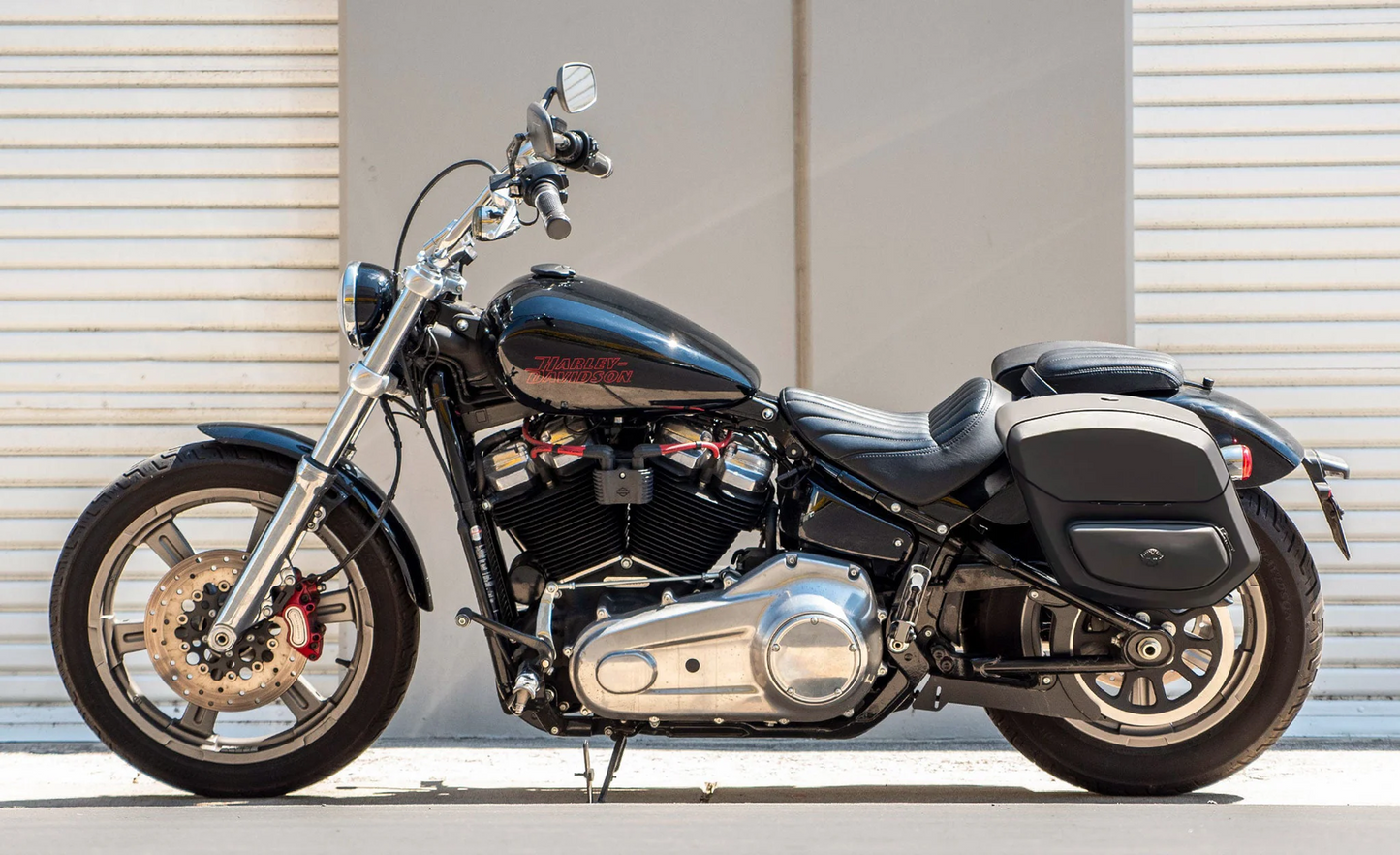 24L - Ironclad Quick-Mount Medium Harley Softail Standard FXST Leather Wrapped Hard Alforjas