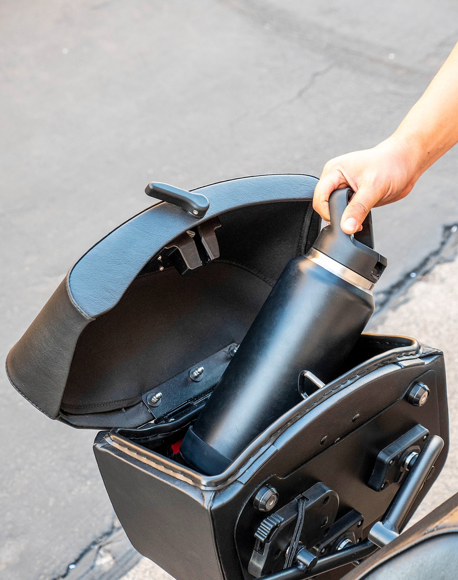24L - Ironclad Quick-Mount Medium Harley Sportster 1200 Low XL1200L Leather Wrapped Hard Alforjas