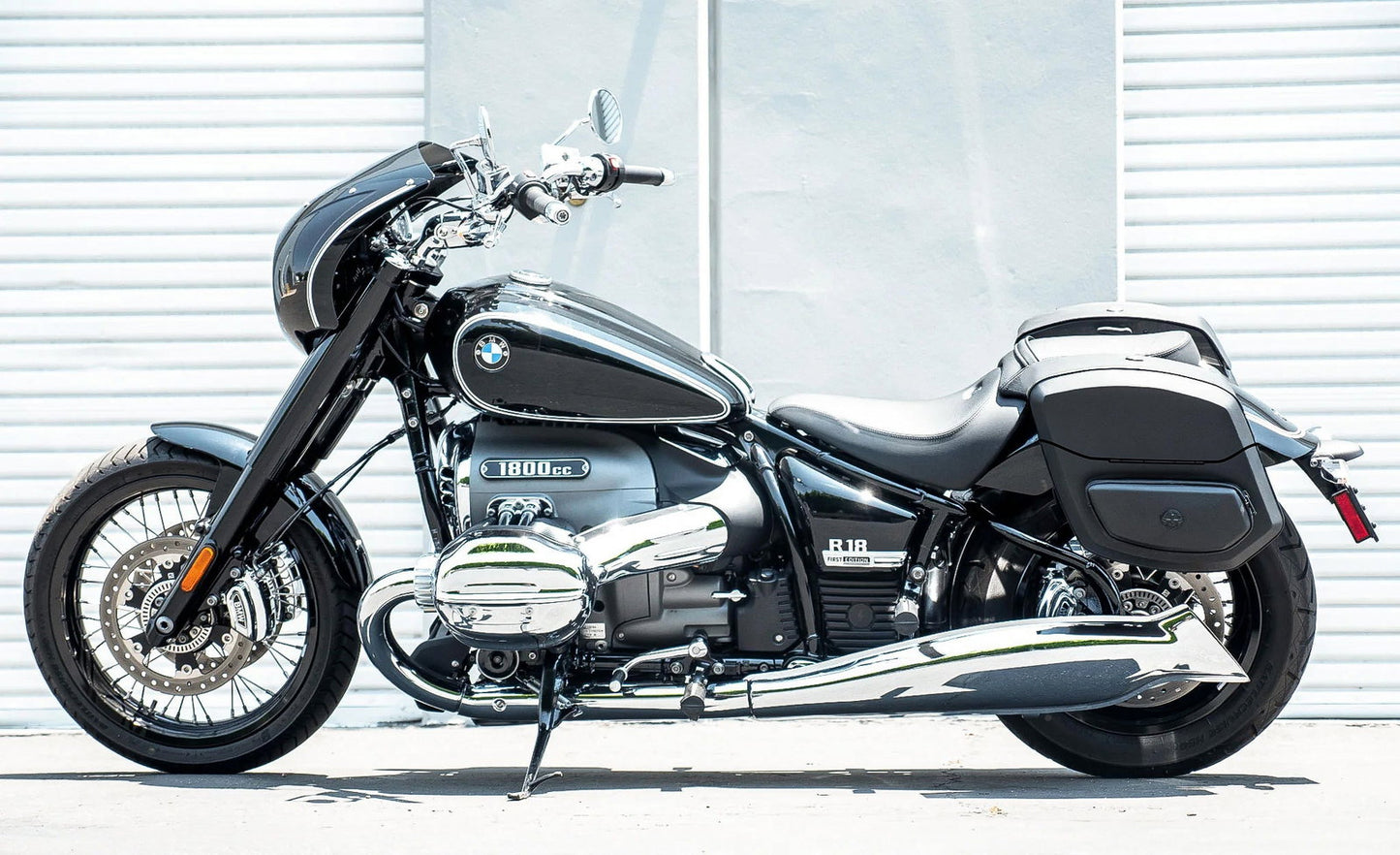24L - Ironclad Quick-Mount Medium BMW R18 Leather Wrapped Hard Alforjas