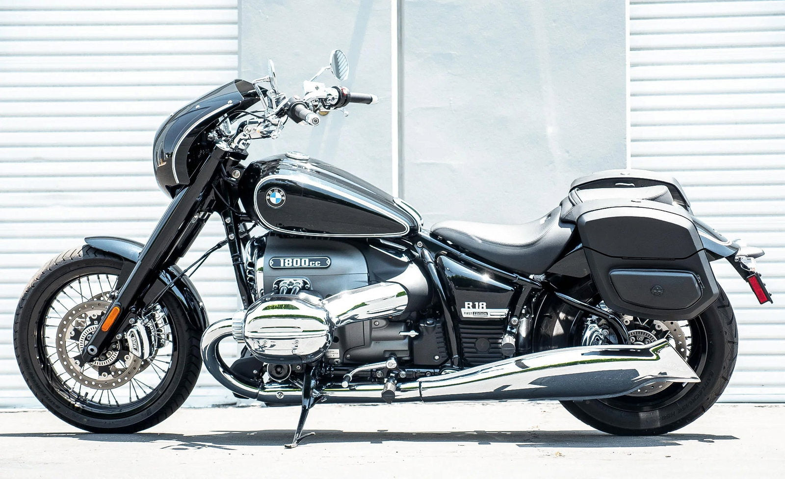 24L - Ironclad Quick-Mount Medium BMW R18 Leather Wrapped Hard Alforjas